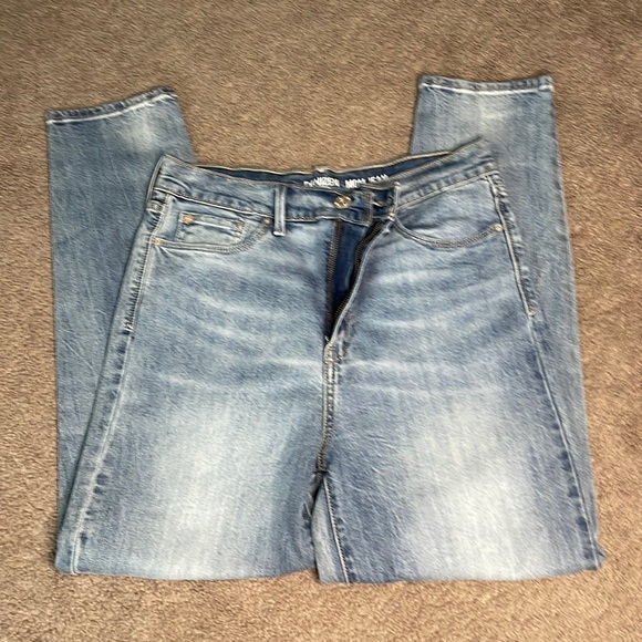 Levi’s Mom Jeans 👖 - Picture 1 of 4